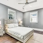 New! Charmingly Renovated House 5Min To Downtown