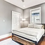 New! Charmingly Renovated House 5Min To Downtown