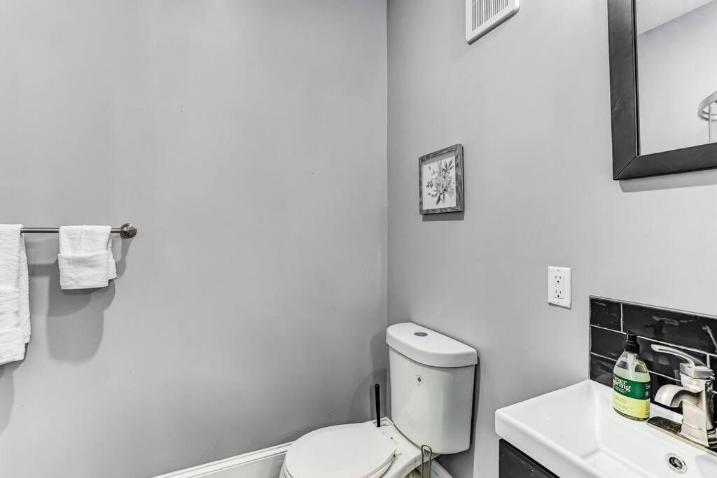 New! Charmingly Renovated House 5min To Downtown