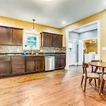 New! Charmingly Renovated House 5Min To Downtown