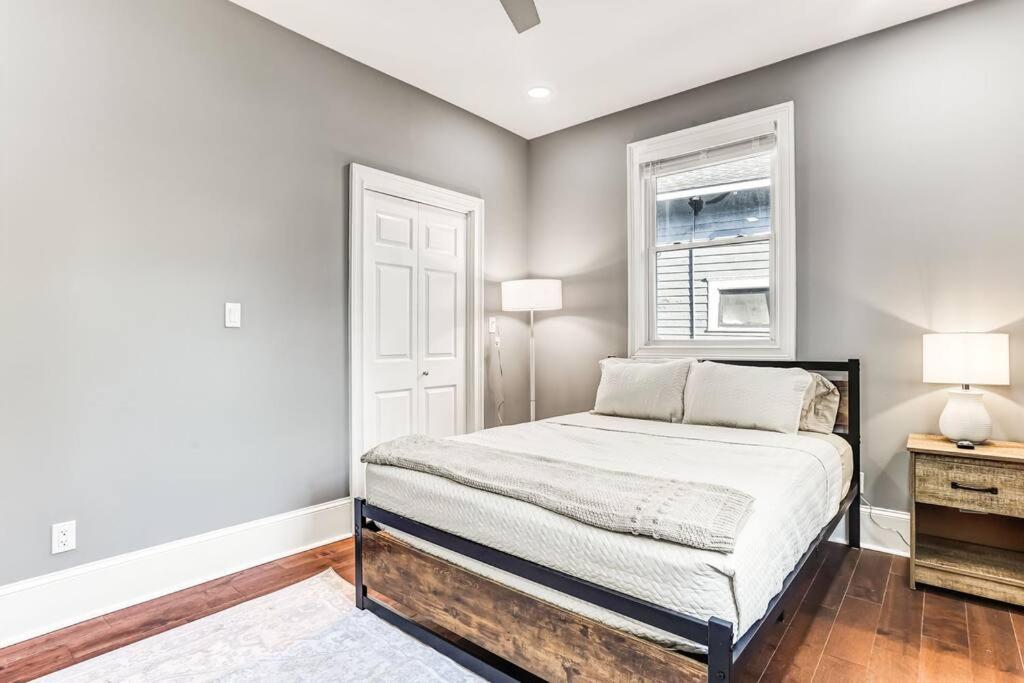 New! Charmingly Renovated House 5min To Downtown Holiday home