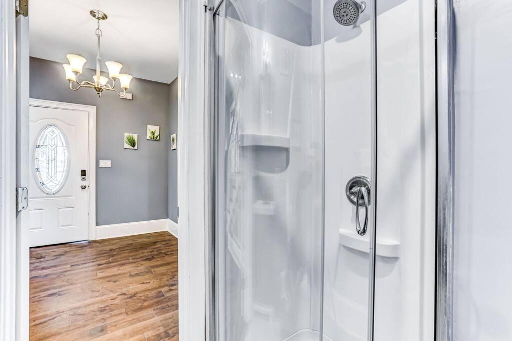 New! Charmingly Renovated House 5min To Downtown