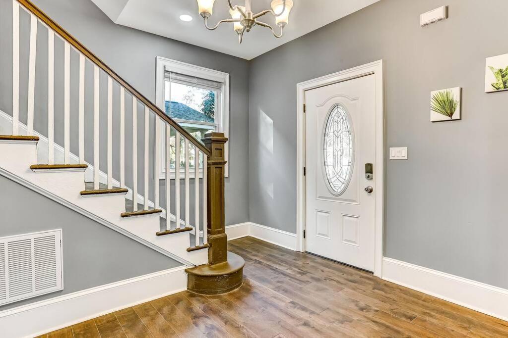 Holiday home New! Charmingly Renovated House 5min To Downtown Savannah