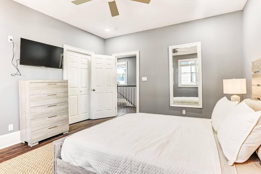 New! Charmingly Renovated House 5min To Downtown